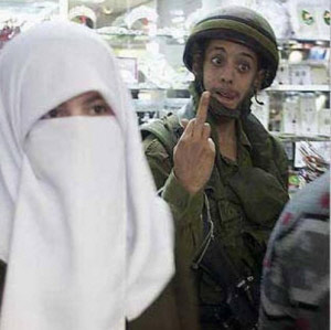 israelisoldiermuslimchick.jpg